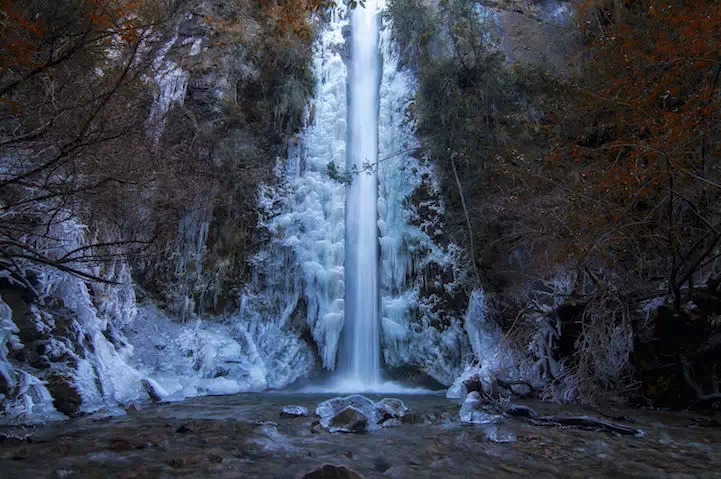 ����͢���٣�Frozen Waterfall in Argentina by Guillermo Palavecino��