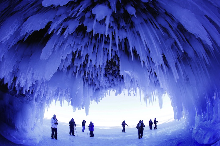 ����˹�����ߣ�Apostle Ice Cave by Brian Peterson��