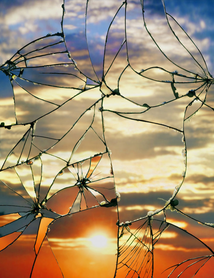 �ƾ�Ϧ����Sunset through shattered mirror by Bing Wright��