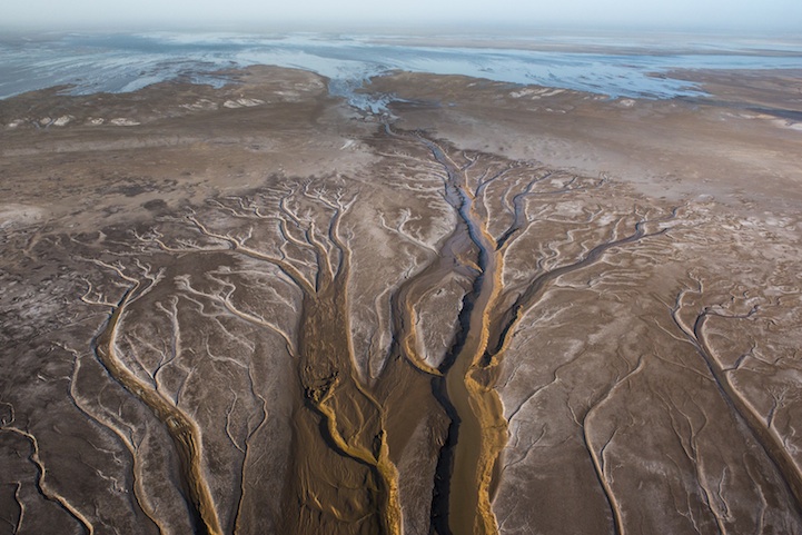 ������������Ǵ�(Colorado River Kissing the Sea, Peter McBride for Outside Magazine)