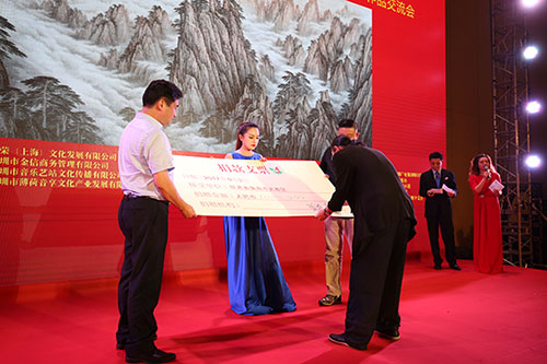 ��ϣԴΪ����ʡ¤�����䶼����ƶ��ѧ������100�������ѧ�����й������������գ���