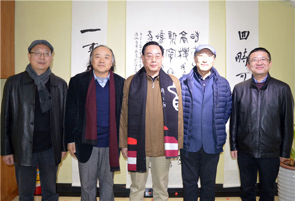 与会嘉宾合影留念。