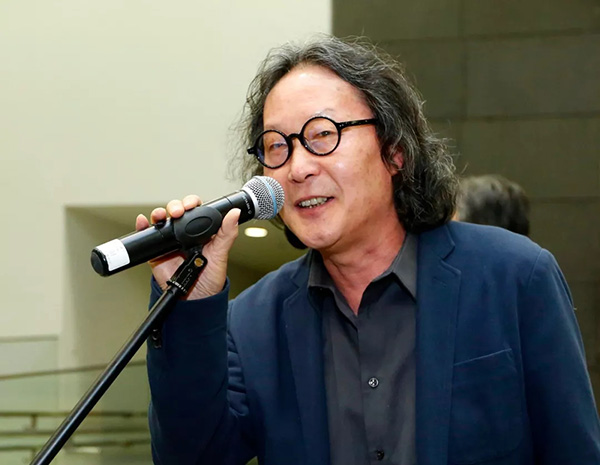 中央美术学院学术委员会主任徐冰致辞