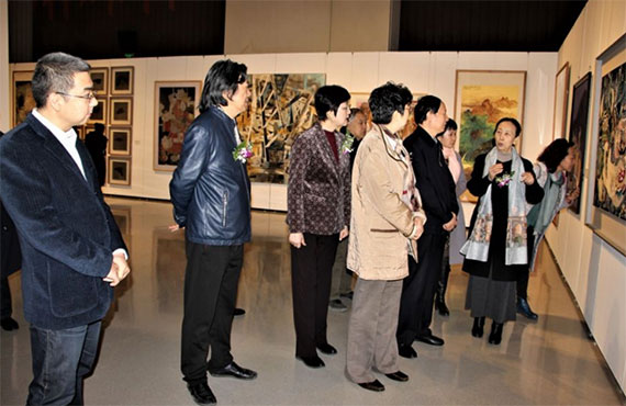 �й�Ů����Э����ϯ����Ϊ��ϯ��Ļʽ�ļα�����չ����Ʒ��