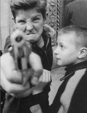 俘虏世界的老照片:人性暴露六个经典瞬间--摄影