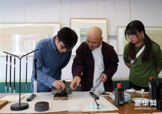 （文化）（4）“國家級非物質文化遺產木版水印藝術作品展”在同濟大學揭幕